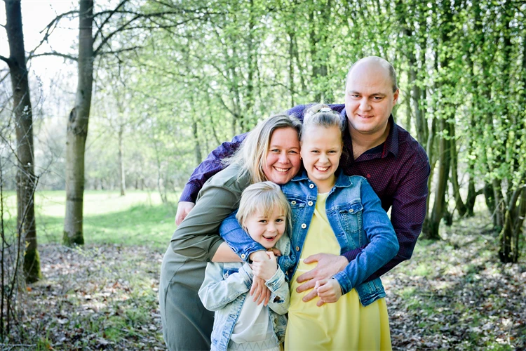 Femke & co - f(r)amily fotoshoot door Anuja Fotografie